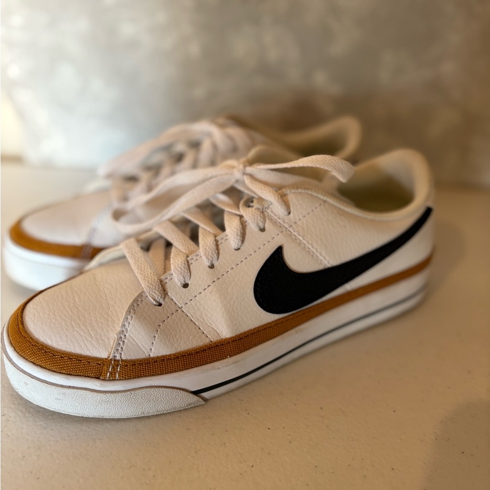 Nike Women's Court Legacy Next
Nature